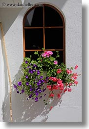 images/Europe/Switzerland/Kandersteg/WaldHotelDoldenhorn/flowers-in-windows-01.jpg
