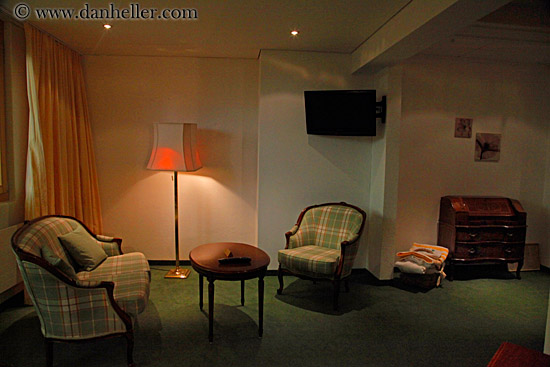 hotel-bedroom-03.jpg