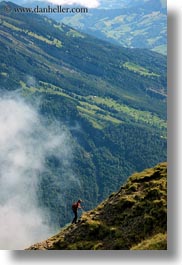 images/Europe/Switzerland/Lucerne/MtRigi/hiking-uphill-in-fog-02.jpg