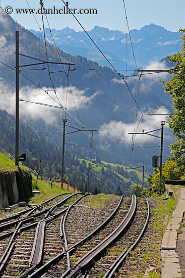 railroad-tracks-n-mtns-03.jpg
