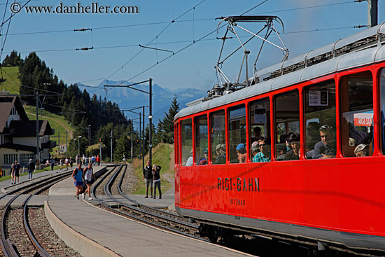 rigi-bahn-train.jpg