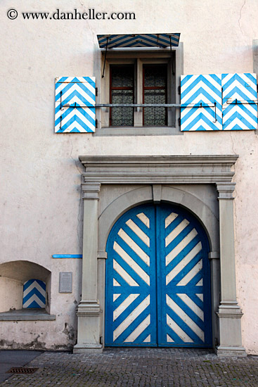 blue-n-white-stripe-windows-n-door.jpg