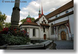 images/Europe/Switzerland/Lucerne/Town/church-n-fountain-2.jpg
