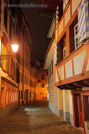 empty-narrow-street-at-night-01.jpg