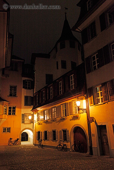 empty-narrow-street-at-night-02.jpg