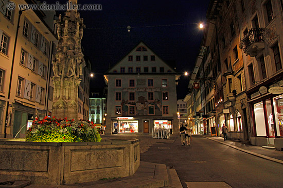 fountain-n-square-at-night.jpg