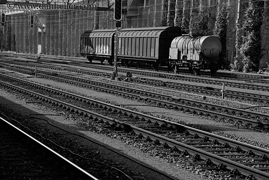 train-tracks-bw.jpg