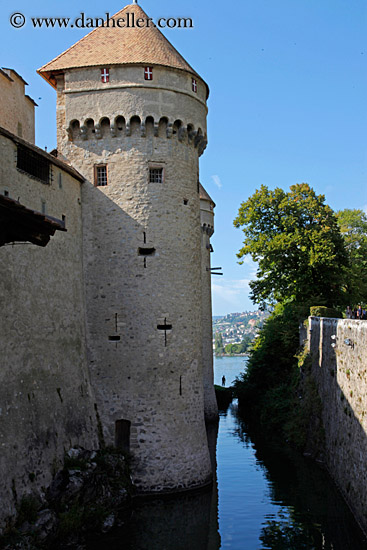 chateau-de-chillon-n-fisherman-02.jpg