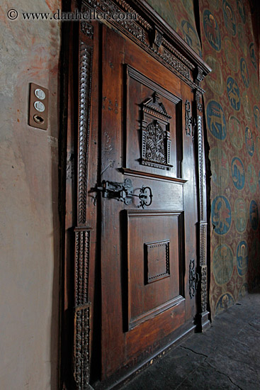 ornate-door-02.jpg