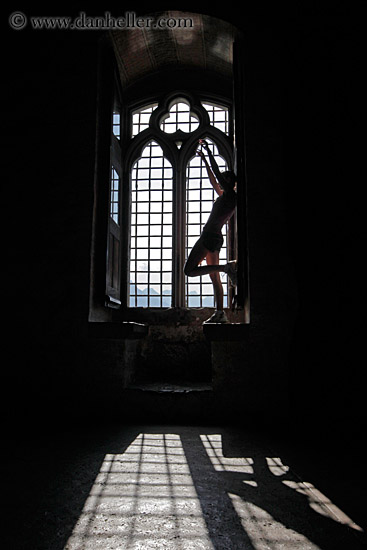 ppl-in-window-silhouette-03.jpg