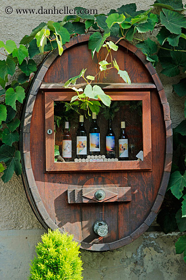wine-cask-in-wall-03.jpg