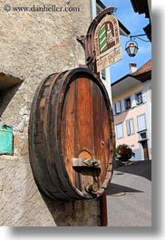images/Europe/Switzerland/Montreaux/StSaphorin/wine-cask-in-wall-04.jpg