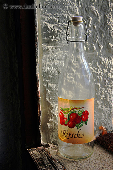 kirsch-wine-bottle-01.jpg