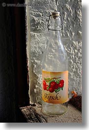 images/Europe/Switzerland/Montreaux/Villette/kirsch-wine-bottle-01.jpg