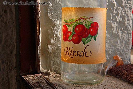 kirsch-wine-bottle-02.jpg