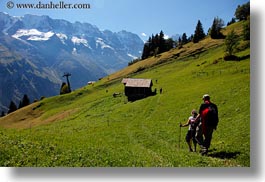 images/Europe/Switzerland/Murren/Hikers/big-view-hikers-n-mtns-01.jpg