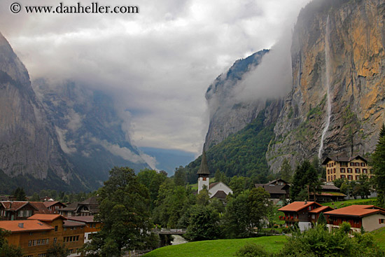 louterbrunnen-valley-02.jpg