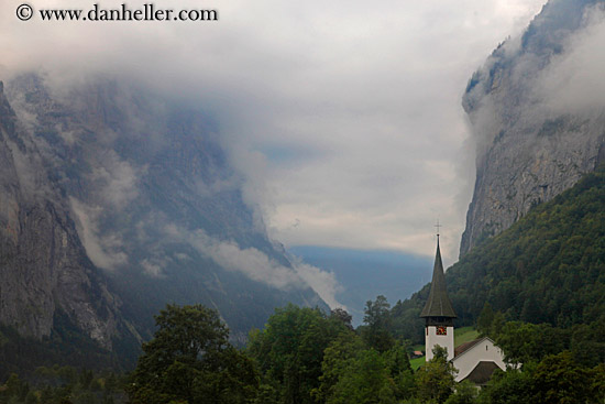 louterbrunnen-valley-03.jpg