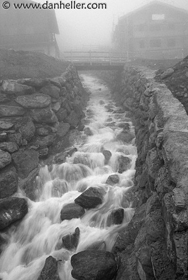 grimentz-rvr-bw.jpg