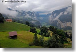 images/Europe/Switzerland/Wengen/foggy-valley-02.jpg