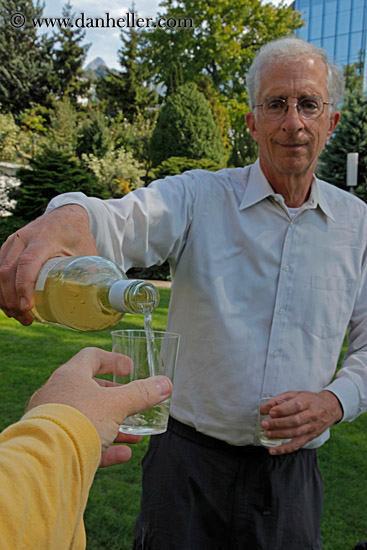 david-pouring-wine.jpg