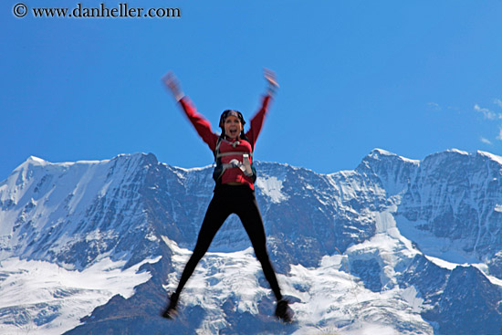 victoria-jumping-by-mtns-01.jpg