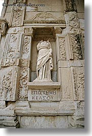 images/Europe/Turkey/Ephesus/headless-statue.jpg