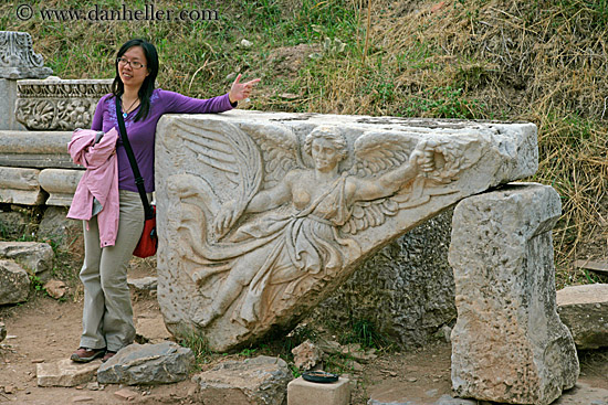 japanese-woman-posing-w-statue-1.jpg