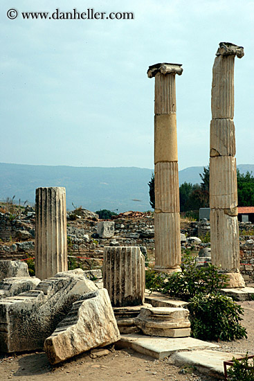 pillar-ruins-4.jpg