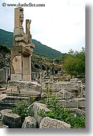 images/Europe/Turkey/Ephesus/pillar-ruins-5.jpg