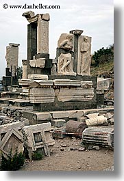 images/Europe/Turkey/Ephesus/pillar-ruins-6.jpg