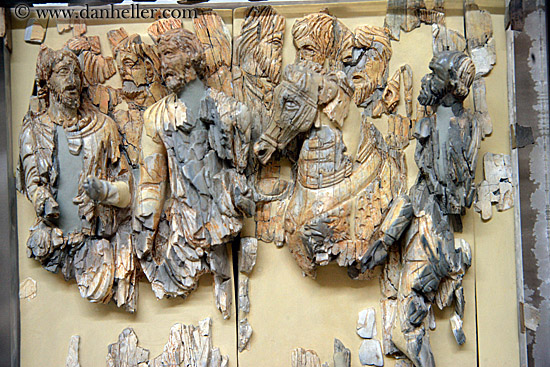 wood-carvings-1.jpg