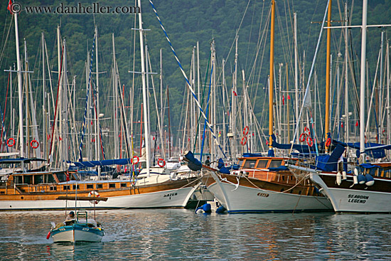 boats-in-harbor-3.jpg