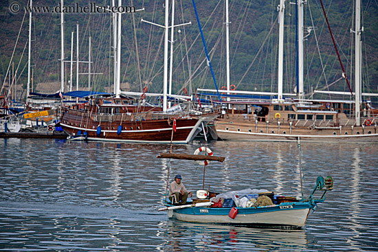 boats-in-harbor-4.jpg