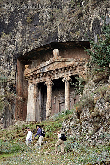 escarpment-tombs-n-tourists-1.jpg