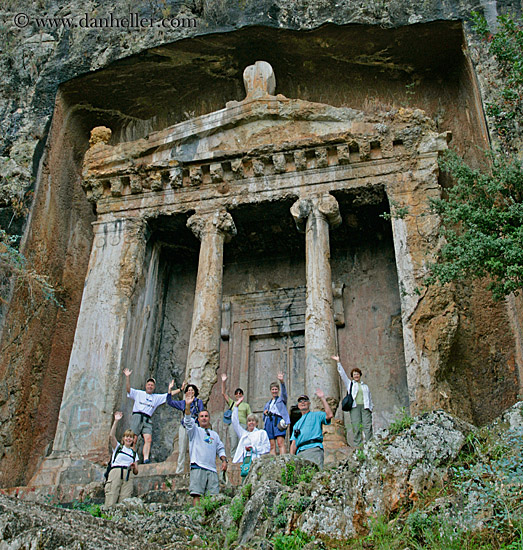 escarpment-tombs-n-tourists-2.jpg