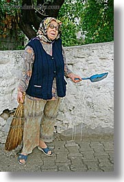 images/Europe/Turkey/Fethiye/old-turkish-woman-1.jpg