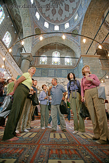 mosque-tourists.jpg