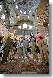 images/Europe/Turkey/Istanbul/BlueMosque/mosque-tourists.jpg
