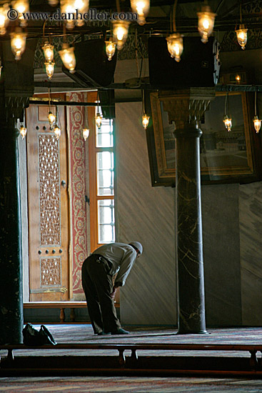muslim-man-praying-4.jpg