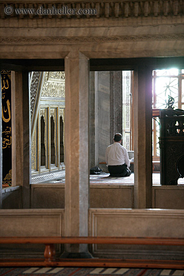 muslim-man-praying-9.jpg