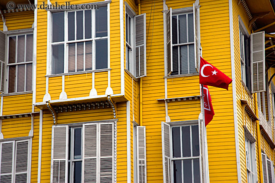 yellow-bldg-turkish-flag.jpg