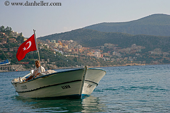 man-boat-turkish-flag.jpg