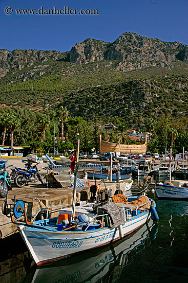 boats-in-kas-harbor-4.jpg