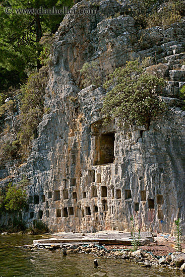 beehive-tombs-2.jpg