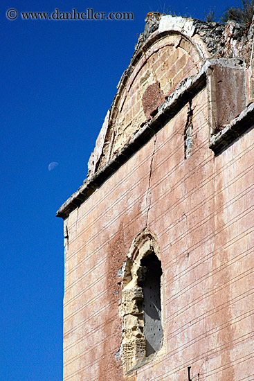 ruins-church-n-moon.jpg