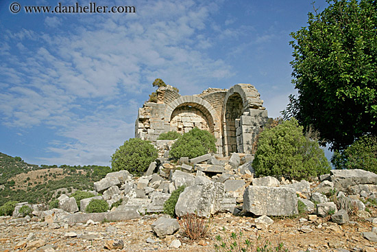 roman-mausoleum.jpg