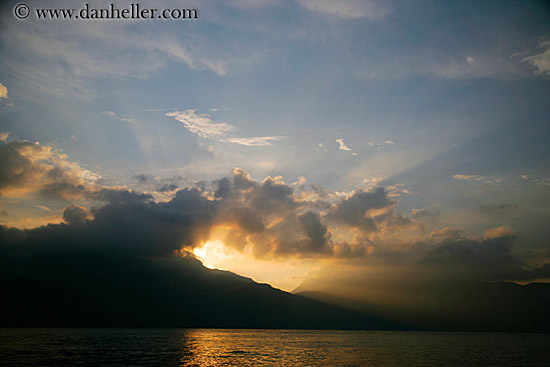 ocean-sunset-n-clouds-02.jpg