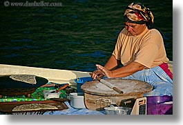 images/Europe/Turkey/People/woman-making-crepes-on-boat-2.jpg