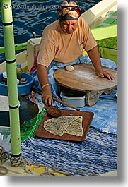 images/Europe/Turkey/People/woman-making-crepes-on-boat-3.jpg